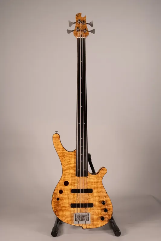 Basso Artigianale 4 C Fretless Usato Scelto Dai Clienti